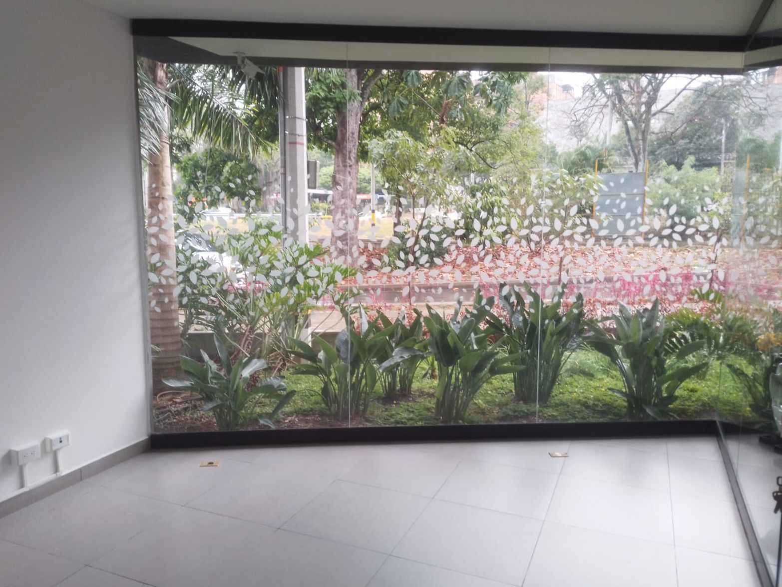 Consultorio en arriendo Antioquia Medellín Los Naranjos 92 m2 Habitaciones 0 Baños 10 Garajes 3 Precio $8800000