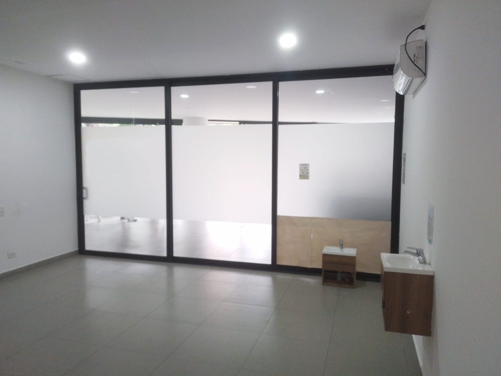 Consultorio en arriendo Antioquia Medellín Los Naranjos 53 m2 Habitaciones 0 Baños 0 Garajes 3 Precio $6800000