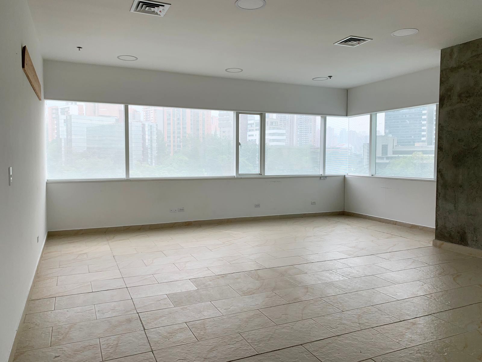 Oficina en arriendo Antioquia Medellín Manila 140 m2 Habitaciones 0 Baños 0 Garajes 4 Precio $11300000