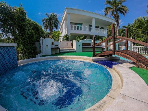 Casa en venta Cundinamarca Girardot Cn Campestre El Peñon 500 m2 Habitaciones 7 Baños 5 Garajes 6 Precio $3000000000