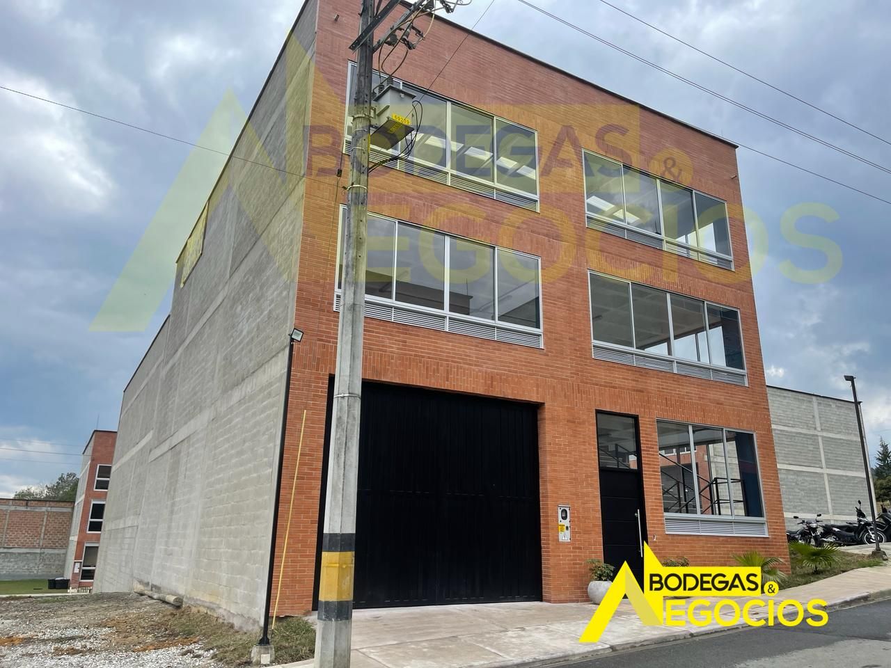 Bodega en venta Antioquia Rionegro Aeropuerto 600 m2 Habitaciones 0 Baños 6 Garajes 4 Precio $2450000000