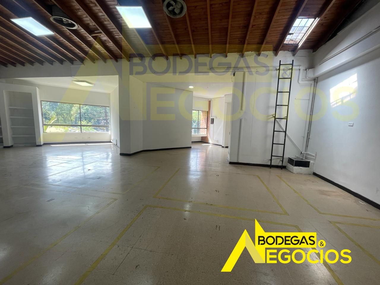 Bodega en venta Antioquia Medellín Villa Carlota 464 m2 Habitaciones 0 Baños 5 Garajes 4 Precio $2500000000