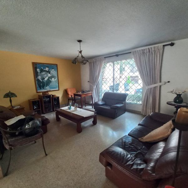 Casa en venta Antioquia Medellín El Velodromo 220 m2 Habitaciones 5 Baños 4 Garajes 1 Precio $1300000000