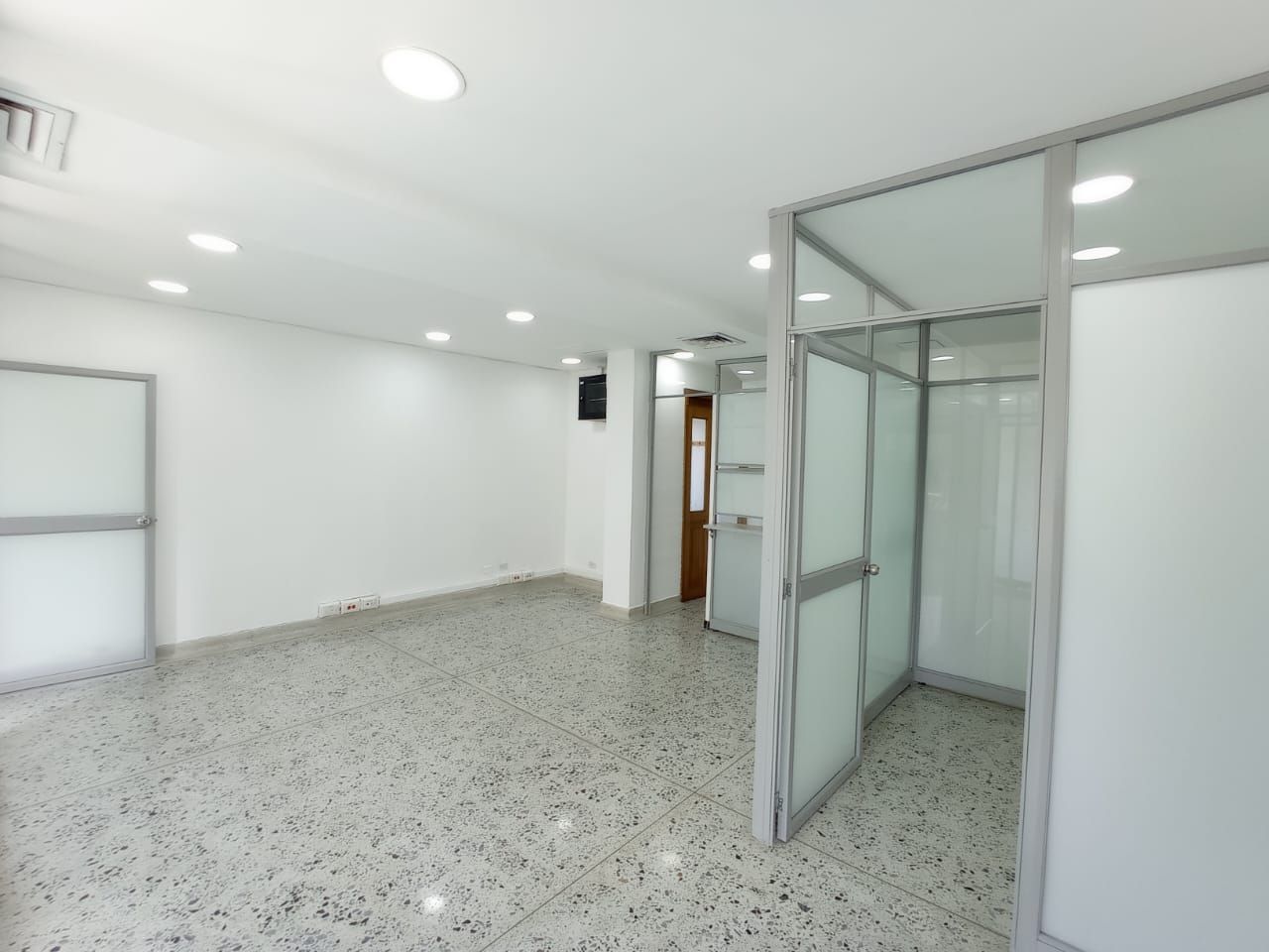 Oficina en arriendo Antioquia Medellín Santa Maria De Los Angeles 51 m2 Habitaciones 0 Baños 1 Garajes 1 Precio $4600000