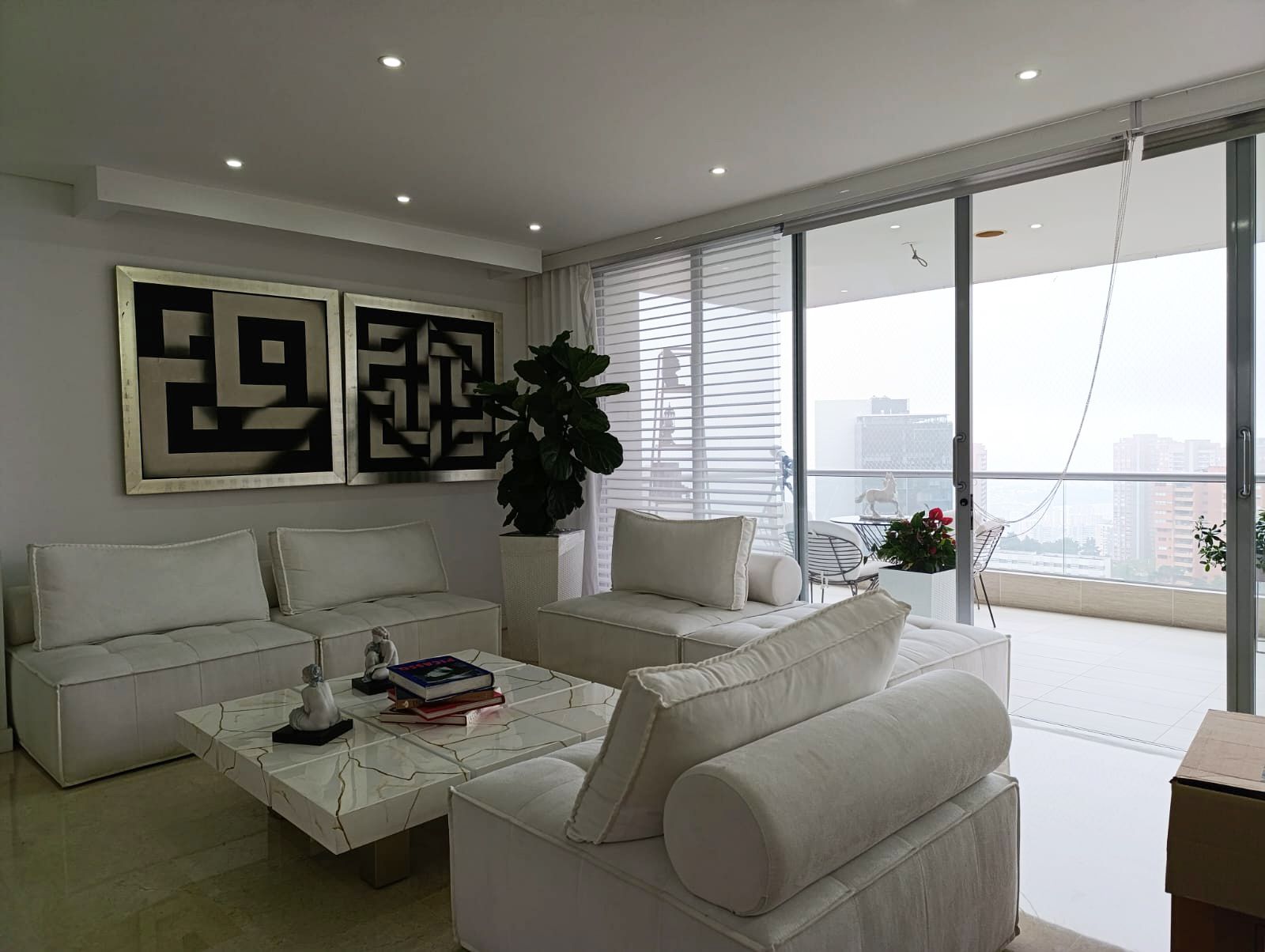 Apartamento en arriendo Antioquia Medellín El Tesoro 220 m2 Habitaciones 3 Baños 6 Garajes 4 Precio $13500000