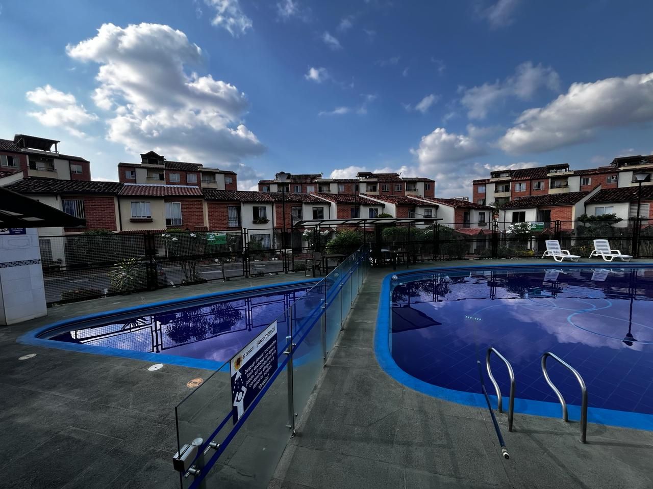 Casa en venta Santander Bucaramanga Urbanización El Girasol 190 m2 Habitaciones 3 Baños 4 Garajes 2 Precio $450000000