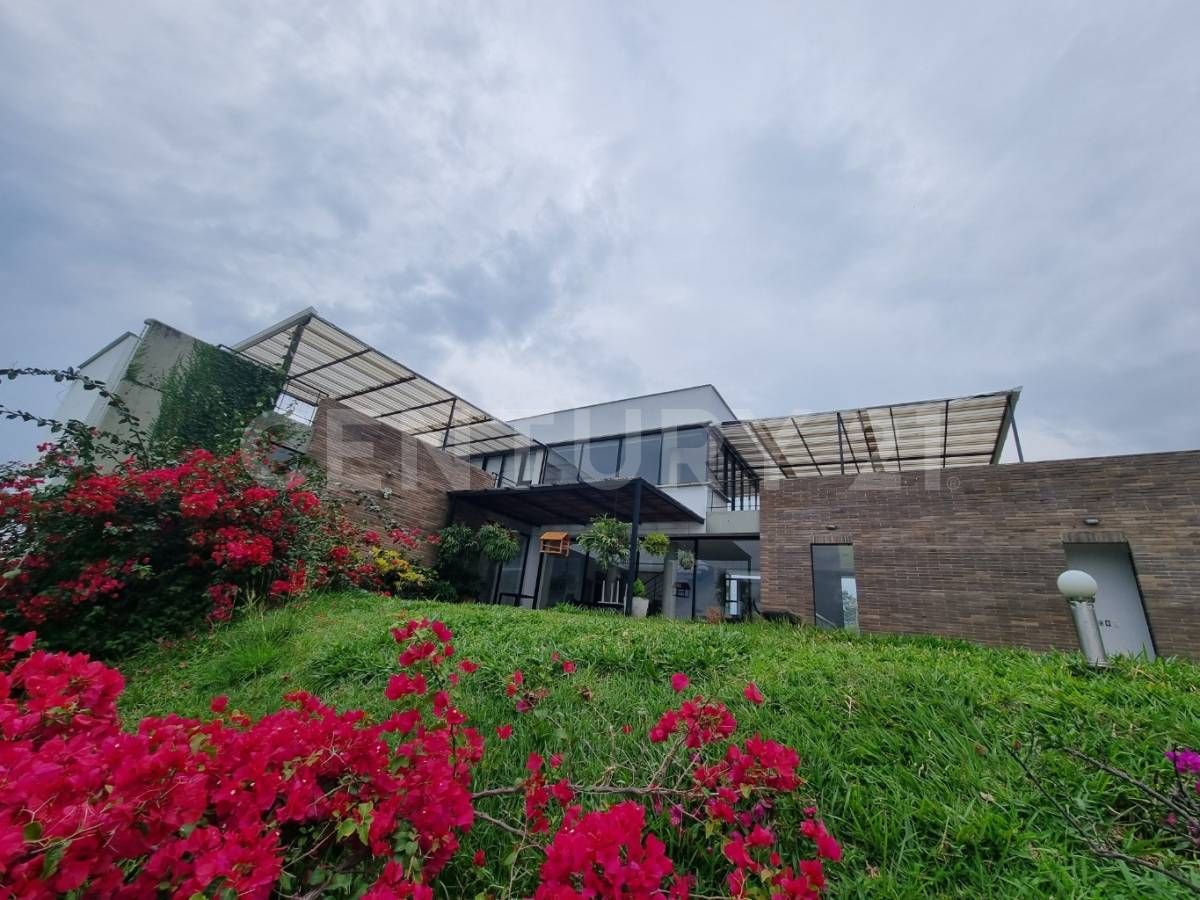 Finca en venta Valle Del Cauca Jamundí Jamundí 310 m2 Habitaciones 4 Baños 6 Garajes 10 Precio $1100000000