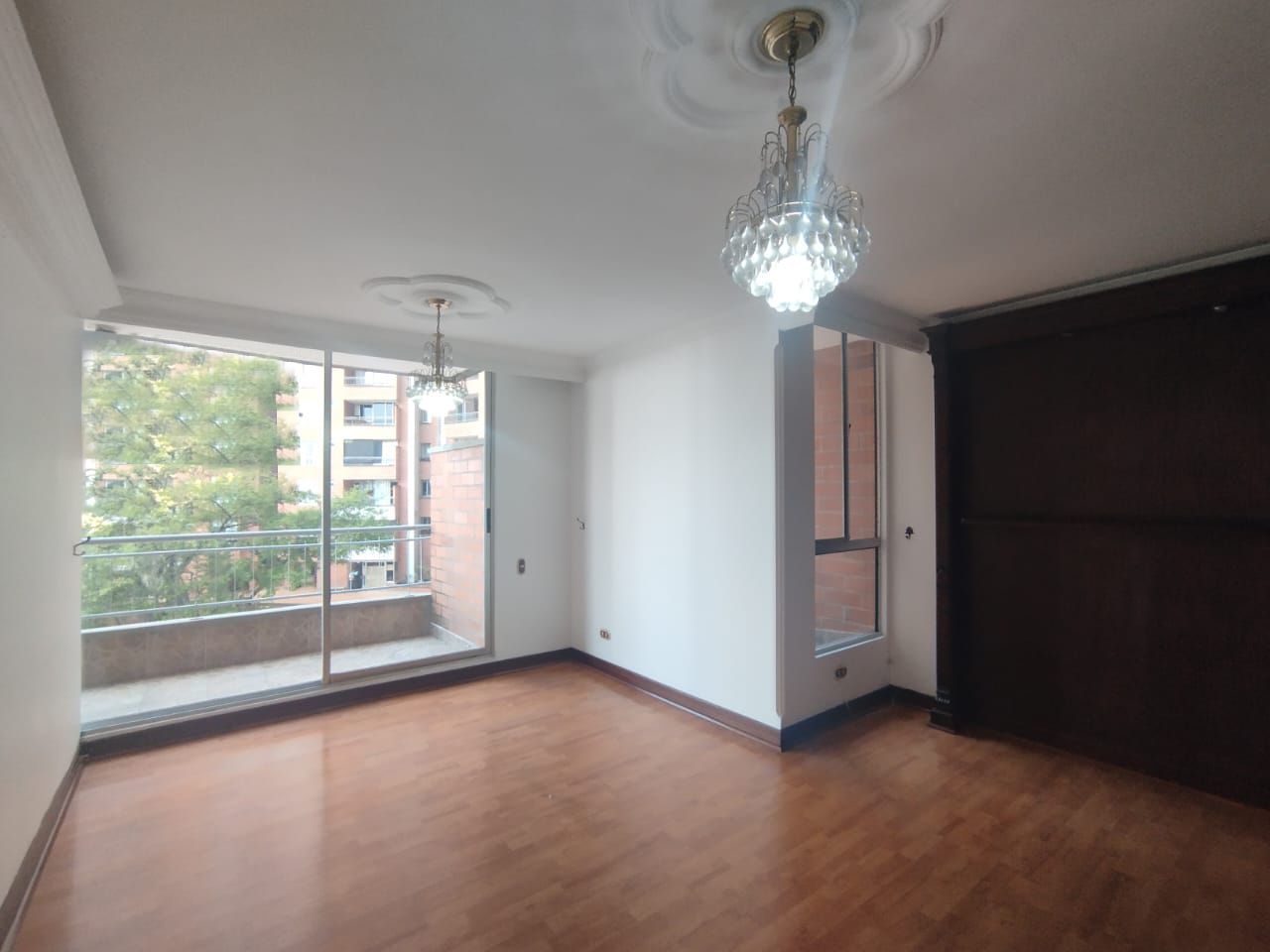 Apartamento en arriendo Antioquia Medellín Castropol 98 m2 Habitaciones 3 Baños 2 Garajes 2 Precio $3850000