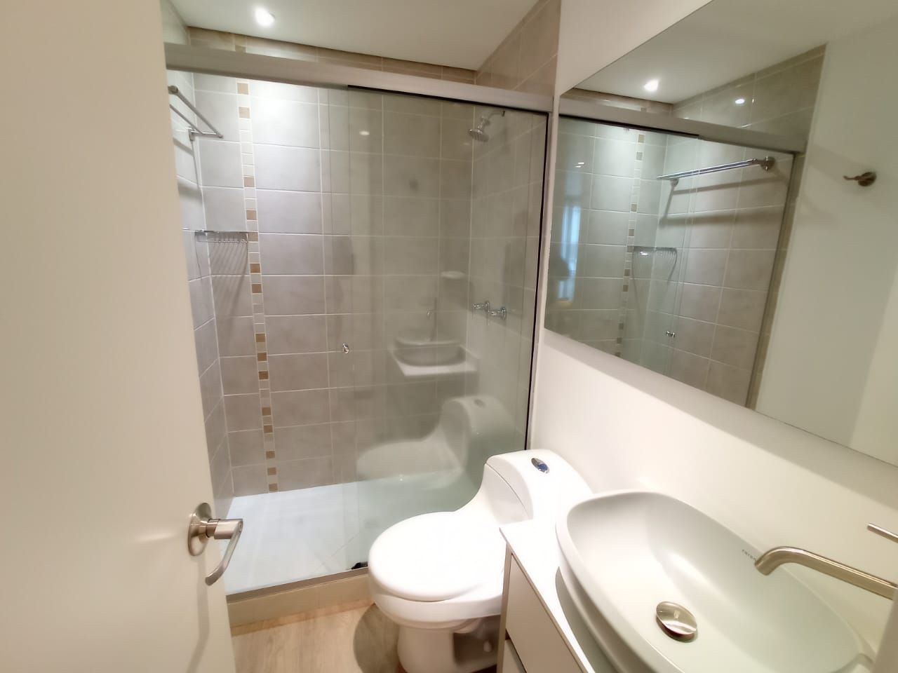 Apartamento en arriendo Antioquia Medellín Simesa 75 m2 Habitaciones 3 Baños 2 Garajes 1 Precio $4800000