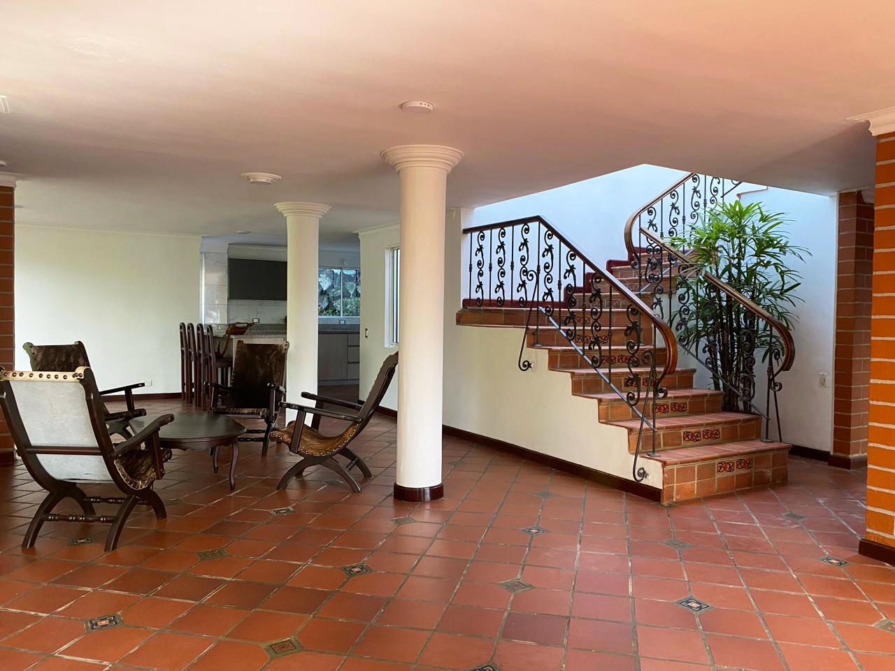 Casa en arriendo Antioquia Envigado Zúñiga 477 m2 Habitaciones 5 Baños 6 Garajes 8 Precio $12200000
