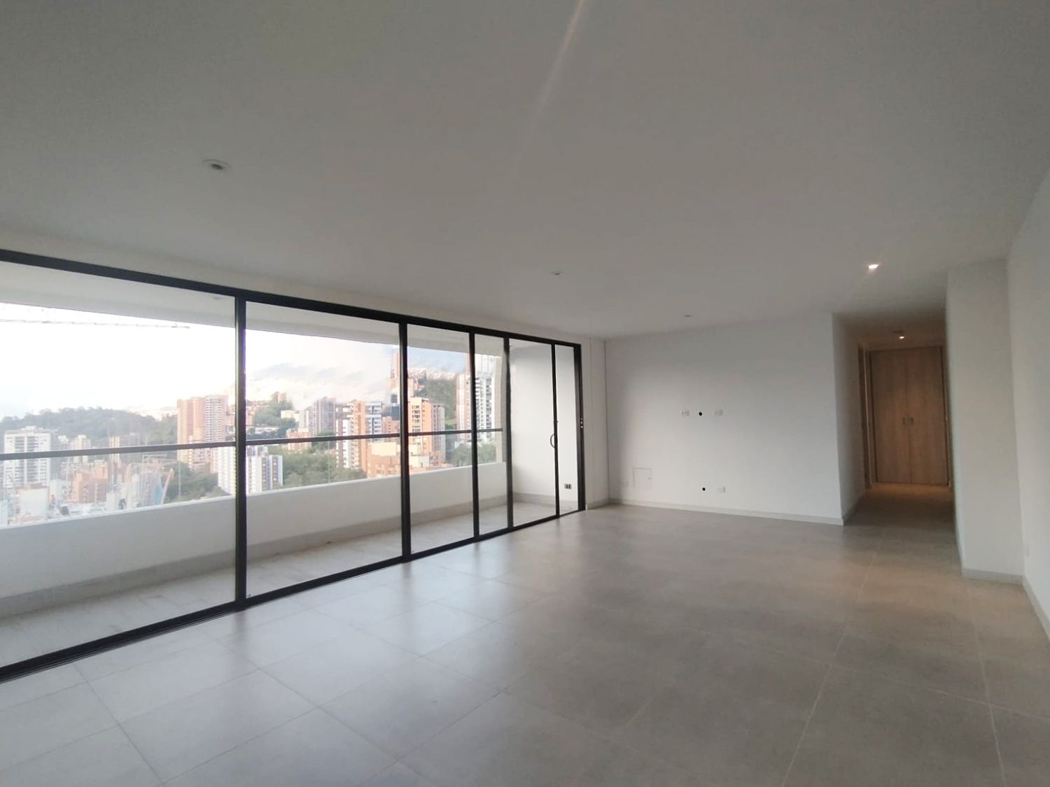 Apartamento en arriendo Antioquia Medellín Castropol 121 m2 Habitaciones 3 Baños 6 Garajes 3 Precio $6500000