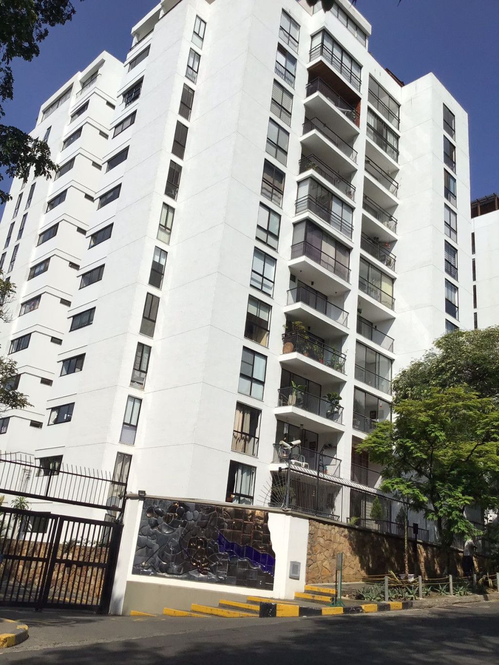 Apartamento en venta Valle Del Cauca Cali Sector Patio Bonito 100 m2 Habitaciones 2 Baños 2 Garajes 2 Precio $410000000