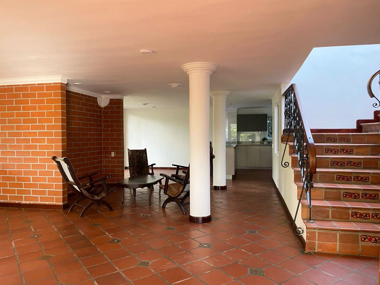 Oficina en arriendo Antioquia Envigado Zúñiga 477 m2 Habitaciones 0 Baños 6 Garajes 8 Precio $13200000