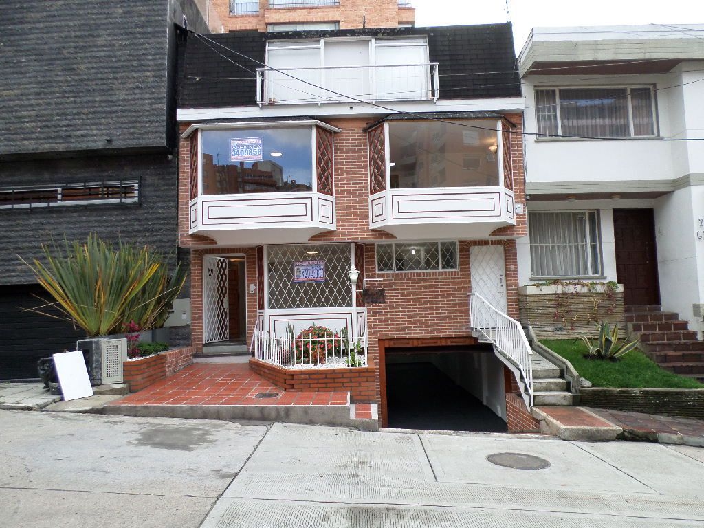 Casa en venta Cundinamarca Bogotá Bellavista 270 m2 Habitaciones 7 Baños 8 Garajes 5 Precio $2800000000