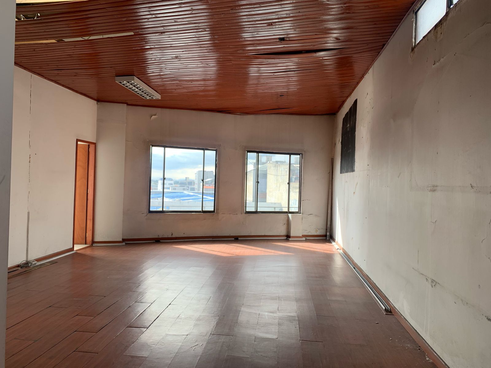 Oficina en arriendo Cundinamarca Bogotá Chapinero Central 1144 m2 Habitaciones 0 Baños 2 Garajes 0 Precio $14170000