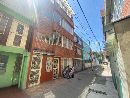 Casa en venta Cundinamarca Bogotá Garces Navas 250 m2 Habitaciones 8 Baños 4 Garajes 0 Precio $490000000