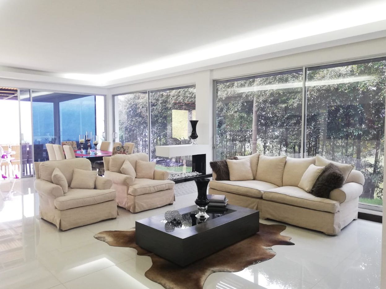 Casa en arriendo o venta Antioquia El Retiro El Retiro 390 m2 Habitaciones 5 Baños 13 Garajes 12 Precio venta $2400000000 Precio arriendo $12500000