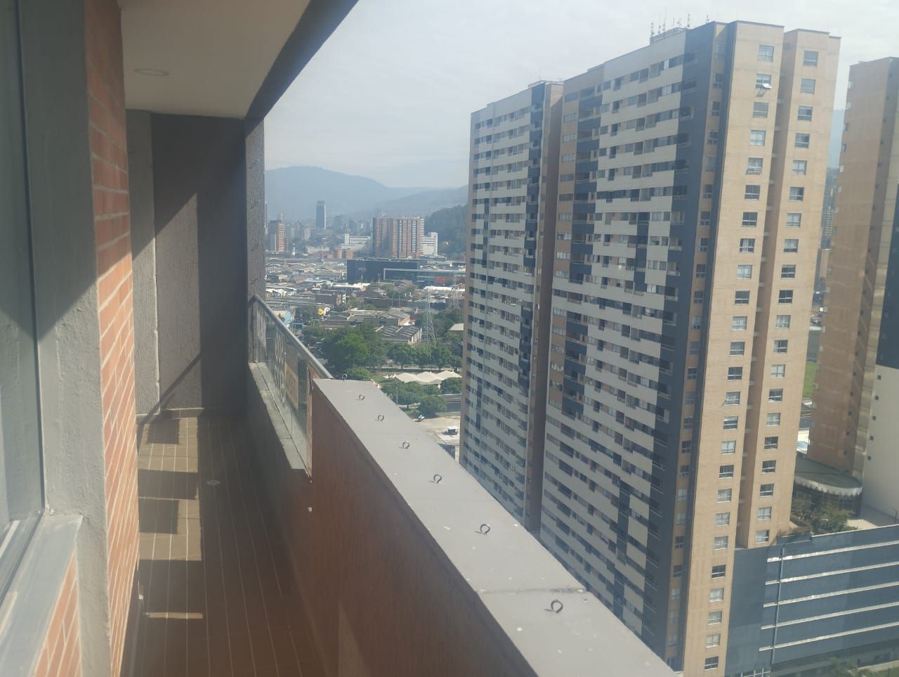 Apartamento en arriendo Antioquia Medellín Simesa 90 m2 Habitaciones 3 Baños 2 Garajes 2 Precio $3800000