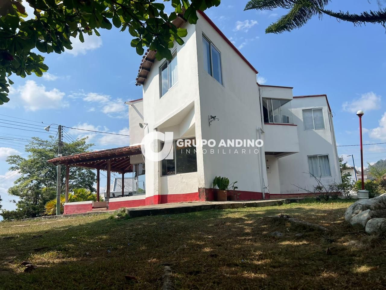 Casa en venta Santander Floridablanca Cr Quintas De Florida 400 m2 Habitaciones 4 Baños 8 Garajes 10 Precio $1200000000