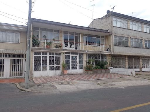 Casa en arriendo Cundinamarca Bogotá Sears 450 m2 Habitaciones 7 Baños 6 Garajes 5 Precio $10000000