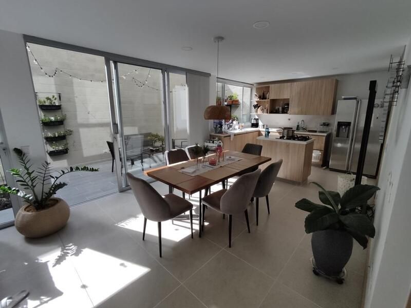 Casa en venta Antioquia Rionegro Gualanday 166 m2 Habitaciones 3 Baños 6 Garajes 3 Precio $1150000000