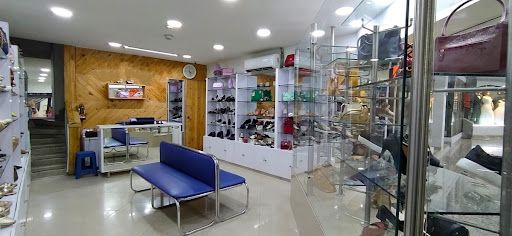 Local en venta Antioquia Medellín La Candelaria 70 m2 Habitaciones 0 Baños 1 Garajes 0 Precio $390000000