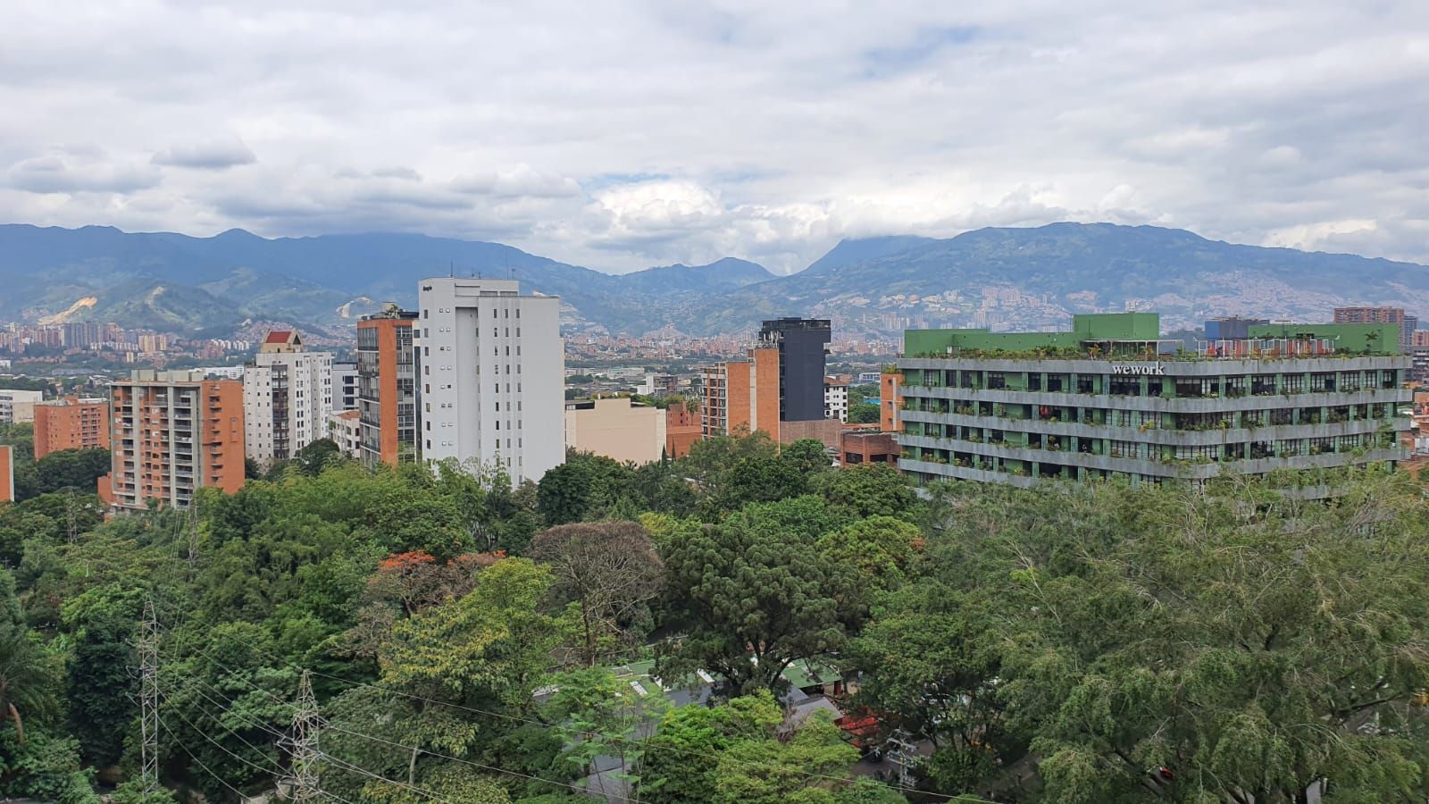 Oficina en arriendo Antioquia Medellín La Aguacatala 35 m2 Habitaciones 0 Baños 0 Garajes 2 Precio $3300000