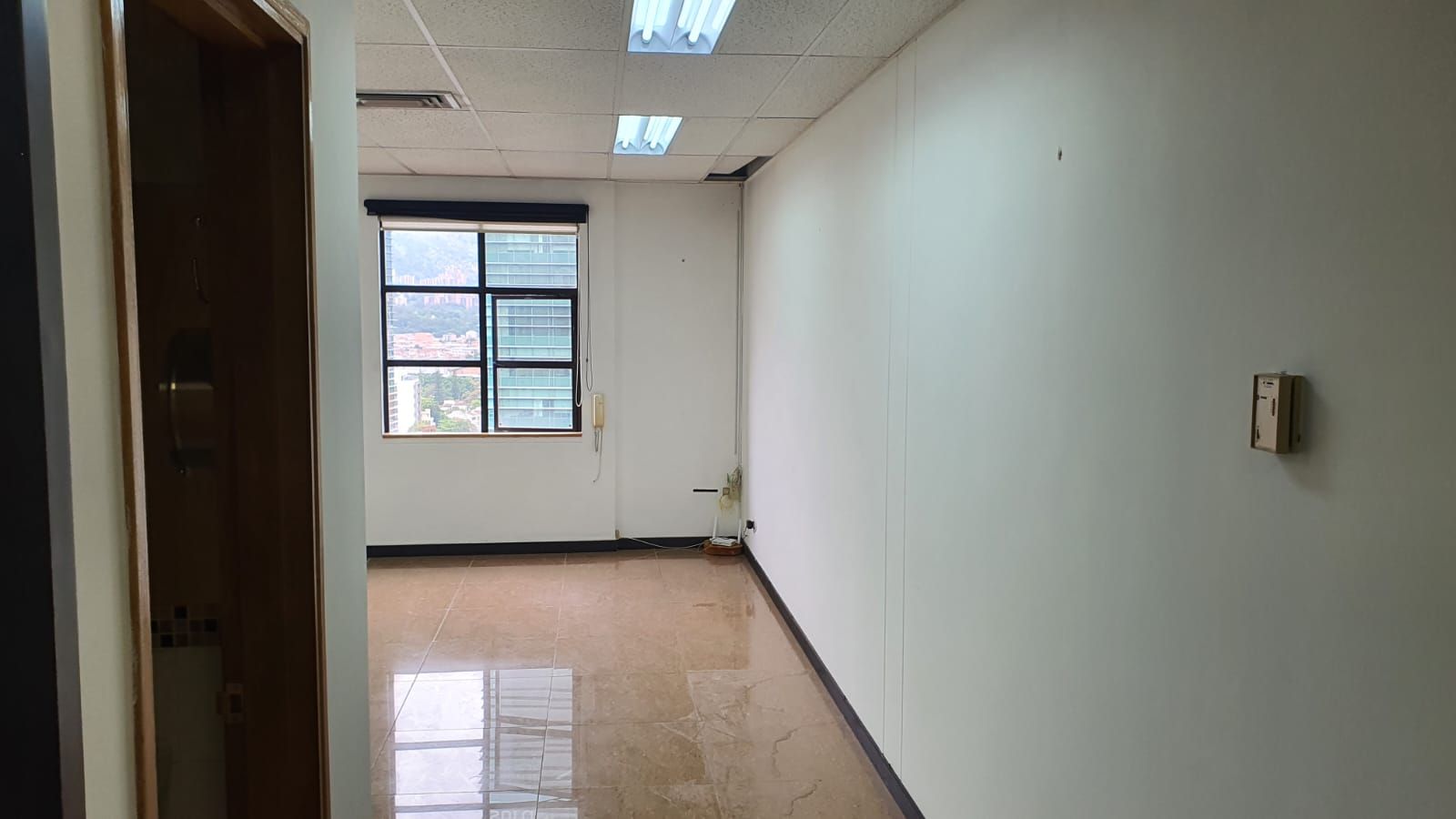 Oficina en arriendo Antioquia Medellín La Aguacatala 35 m2 Habitaciones 0 Baños 0 Garajes 2 Precio $3300000