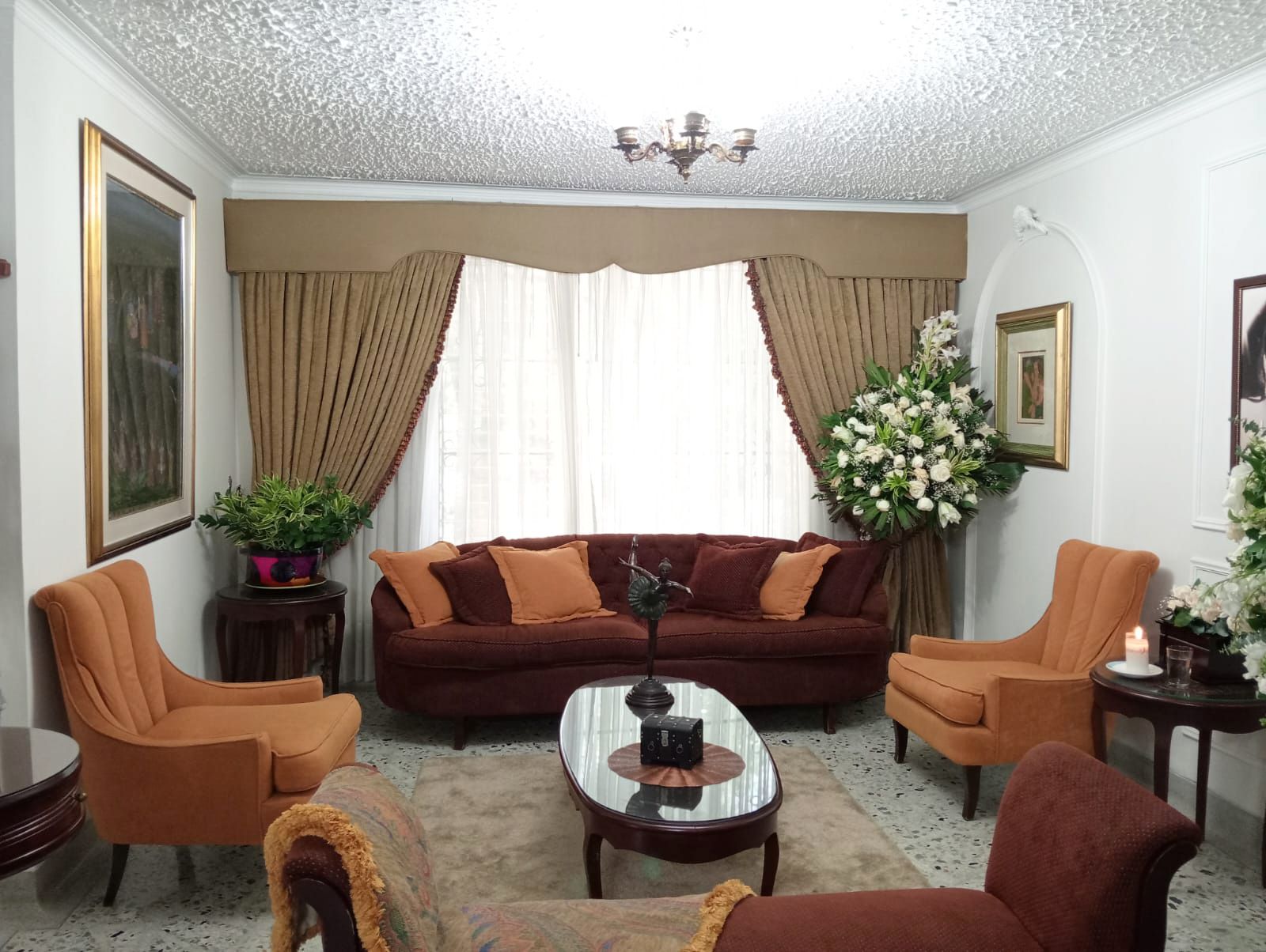 Oficina en arriendo Antioquia Medellín Los Colores 500 m2 Habitaciones 0 Baños 4 Garajes 3 Precio $10500000