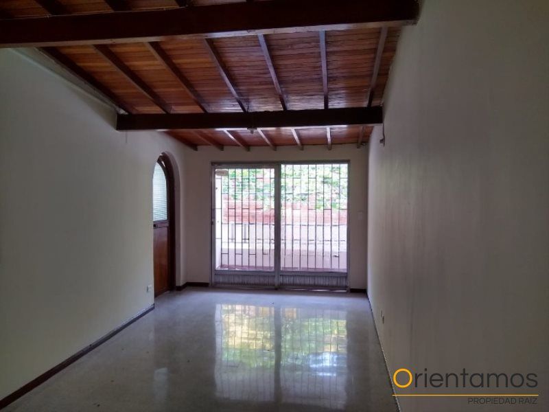 Oficina en arriendo Antioquia Medellín Suramericana 160 m2 Habitaciones 0 Baños 2 Garajes 0 Precio $4500000