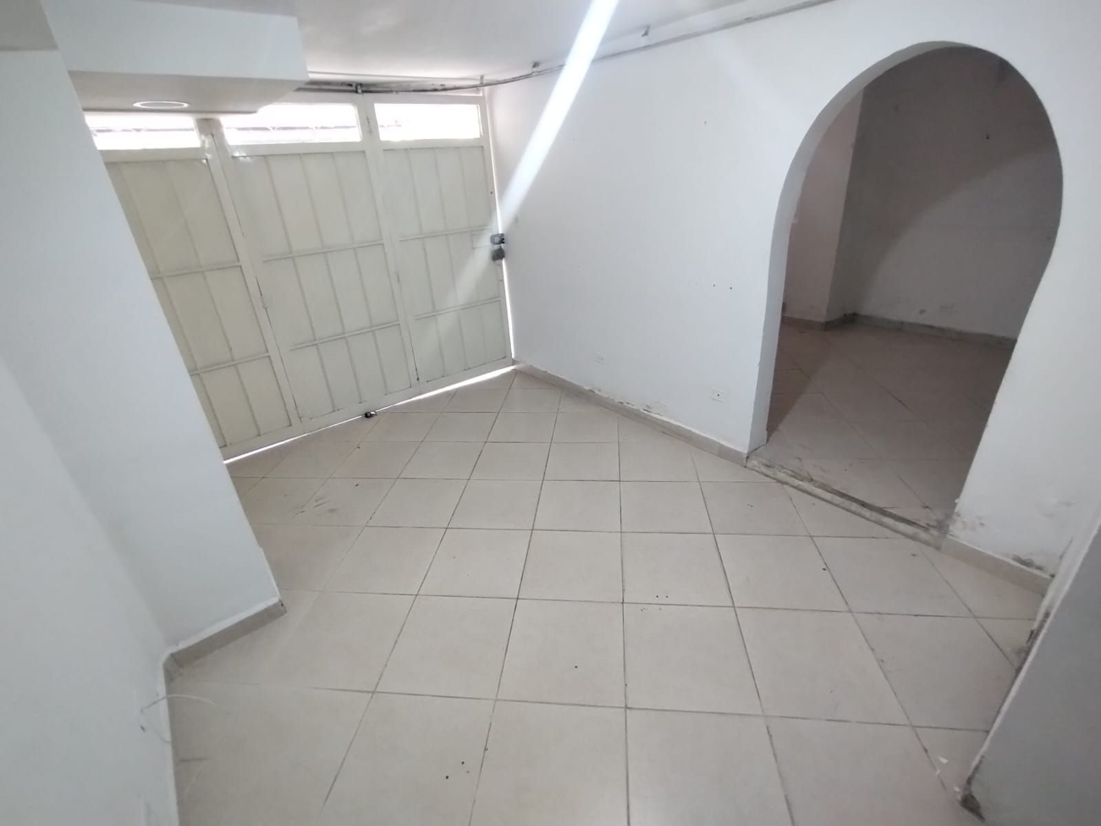 Local en arriendo Antioquia Medellín Urbanizacion Islas Del Sol 60 m2 Habitaciones 0 Baños 2 Garajes 1 Precio $2500000