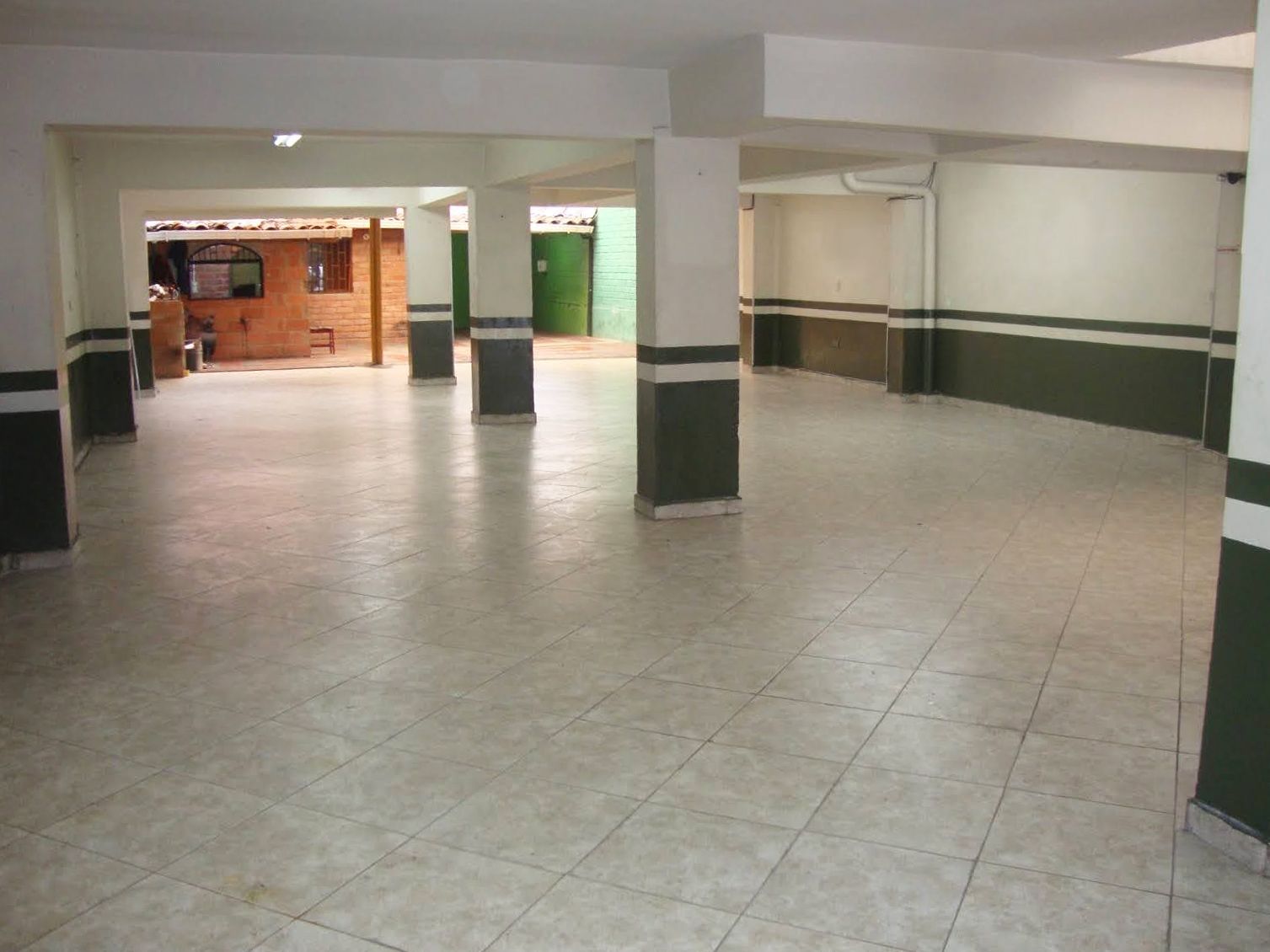 Local en venta Antioquia Medellín Estadio 276 m2 Habitaciones 0 Baños 0 Garajes 1 Precio $1452000000