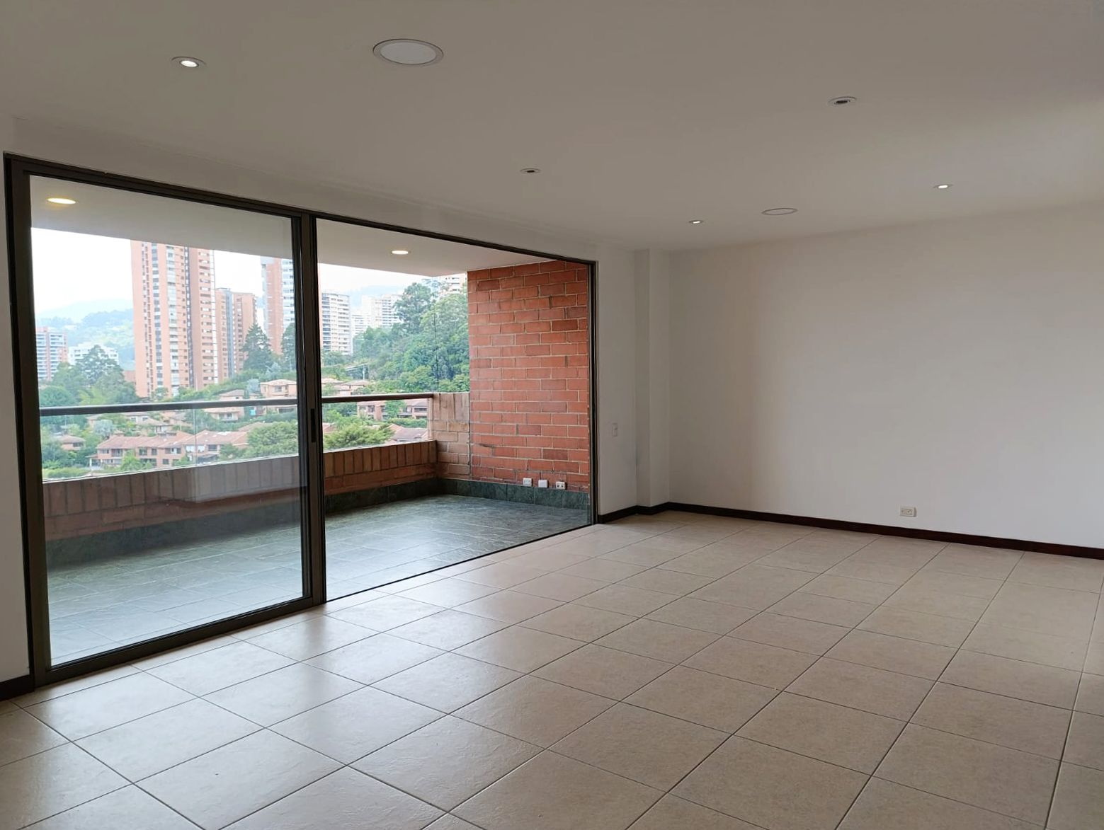 Apartamento en arriendo Antioquia Medellín El Tesoro 140 m2 Habitaciones 3 Baños 4 Garajes 3 Precio $5400000