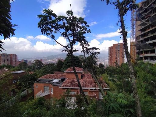 Casa en venta Antioquia Medellín El Tesoro 430 m2 Habitaciones 5 Baños 7 Garajes 4 Precio $2600000000