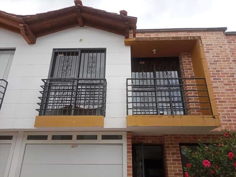 Casa en arriendo Antioquia La Ceja Maria Auxiliadora 120 m2 Habitaciones 3 Baños 4 Garajes 2 Precio $2200000