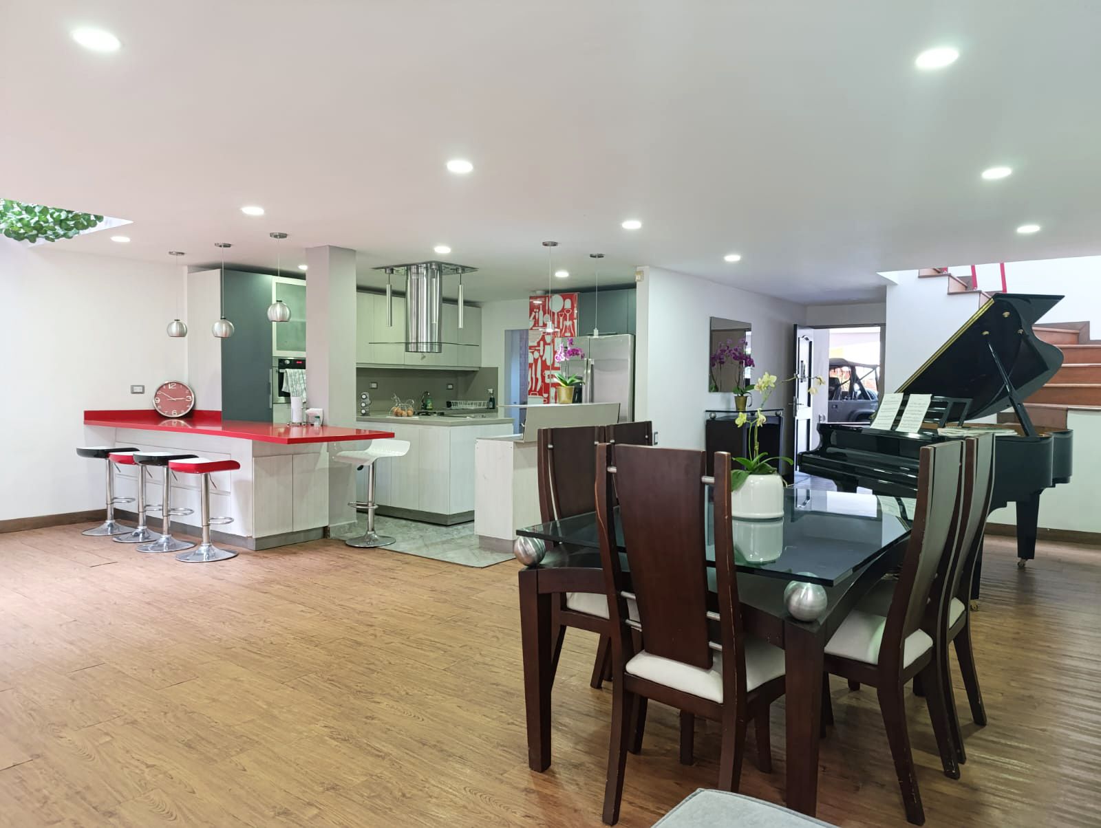 Casa en venta Antioquia Medellín Los Naranjos 325 m2 Habitaciones 3 Baños 6 Garajes 3 Precio $1990000000