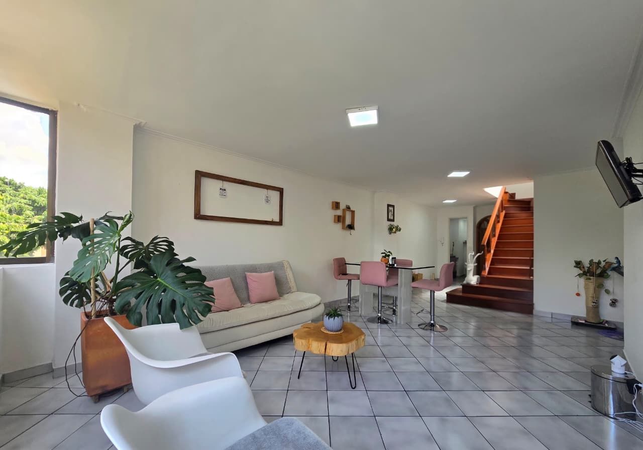 Apartamento en arriendo o venta Antioquia Medellín El Nogal- Los Almendros 133 m2 Habitaciones 3 Baños 3 Garajes 1 Precio venta $780000000 Precio arriendo $4150000