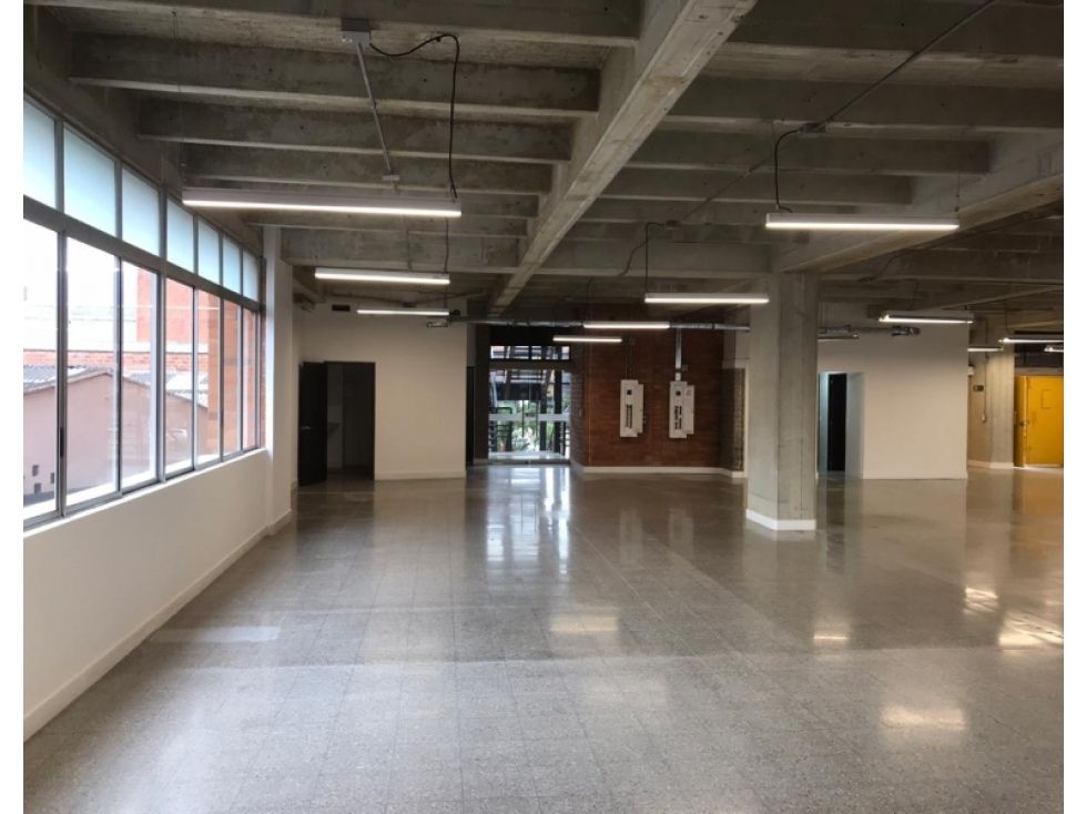 Oficina en arriendo Antioquia Medellín Santa Fe 757 m2 Habitaciones 0 Baños 8 Garajes 14 Precio $39052800