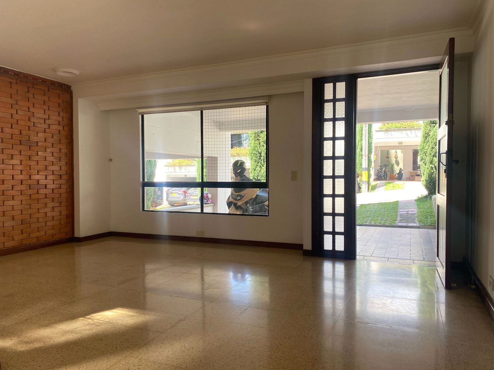 Casa en arriendo o venta Antioquia Envigado La Pradera 117 m2 Habitaciones 3 Baños 4 Garajes 5 Precio venta $835000000 Precio arriendo $5650000