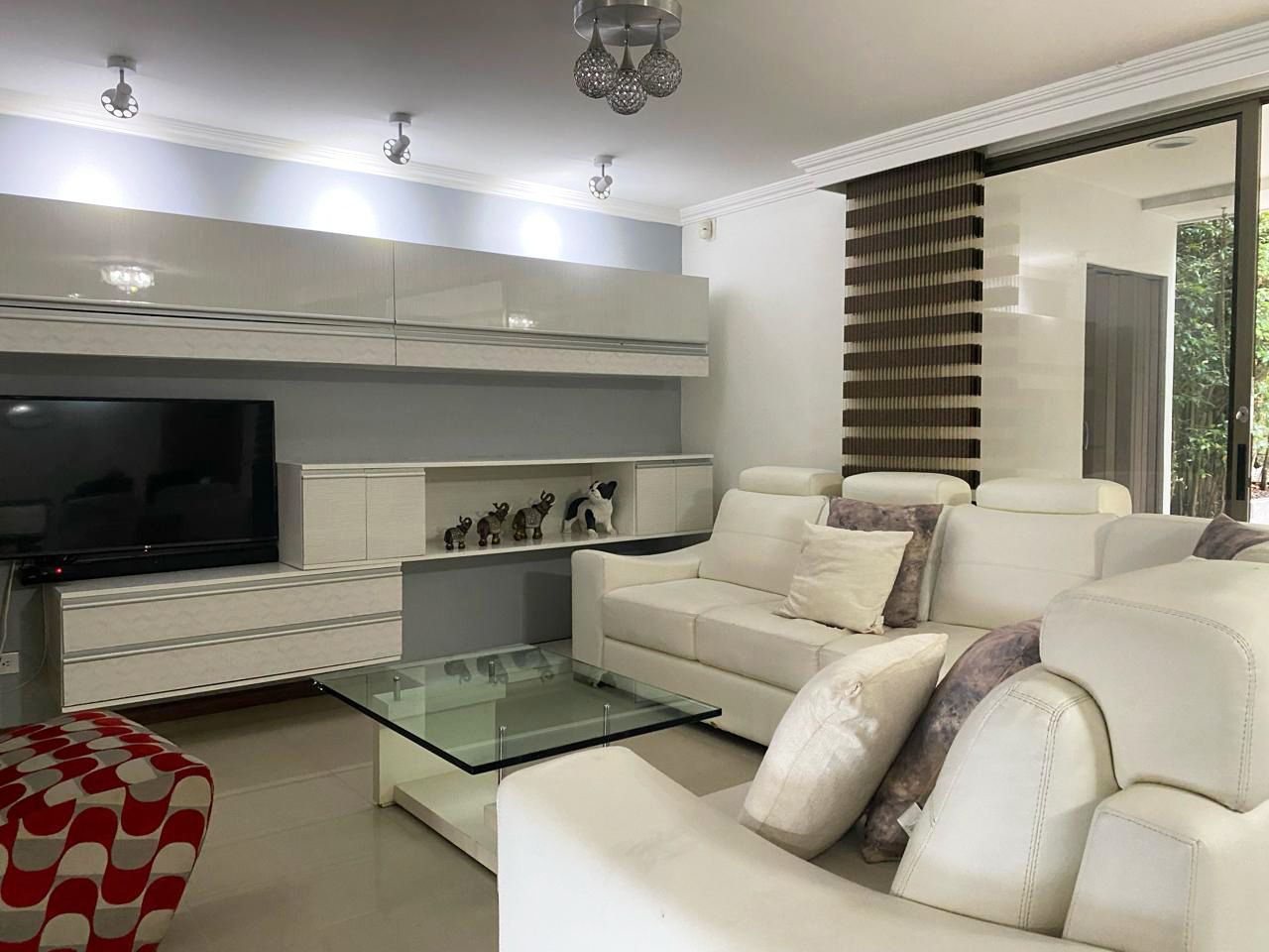 Casa en arriendo Antioquia Envigado La Inmaculada 220 m2 Habitaciones 3 Baños 6 Garajes 5 Precio $9150000