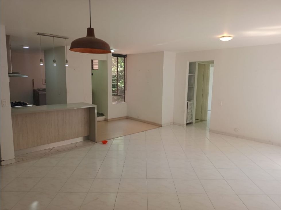 Apartamento en arriendo Antioquia Medellín Castropol 110 m2 Habitaciones 3 Baños 2 Garajes 2 Precio $4500000
