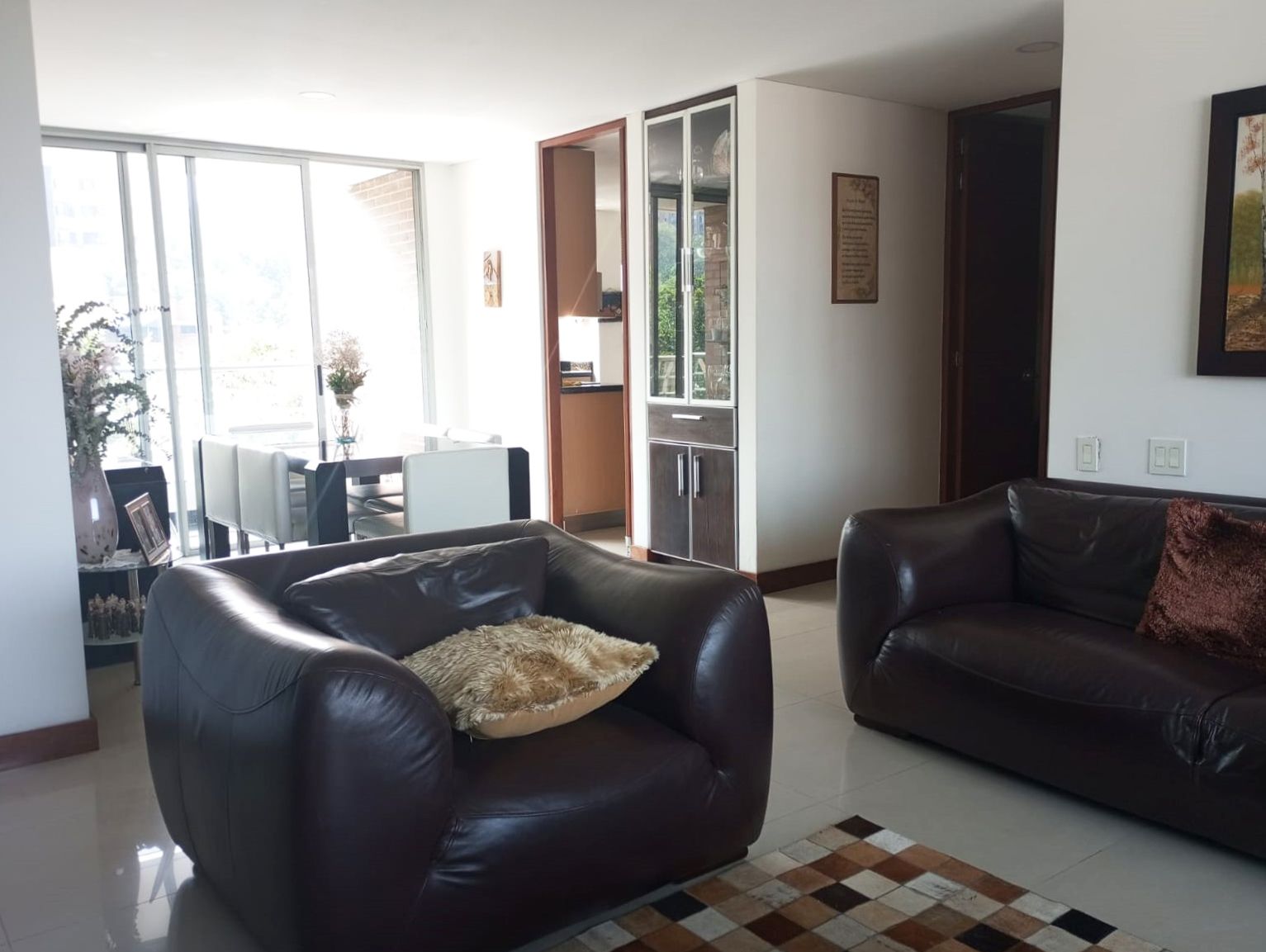 Apartamento en arriendo Antioquia Medellín Alejandria 138 m2 Habitaciones 3 Baños 4 Garajes 3 Precio $8200000