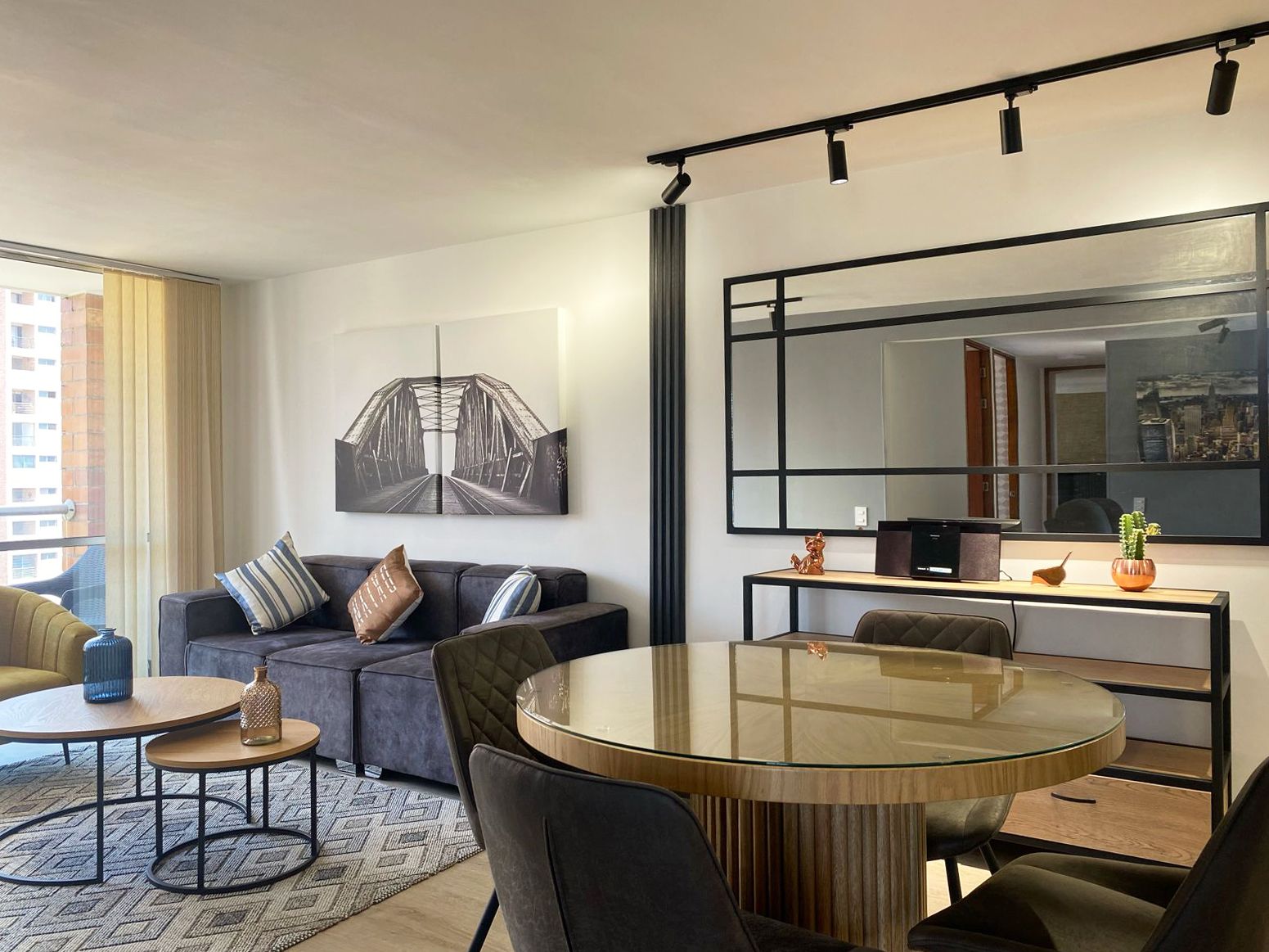 Apartamento en arriendo Antioquia Medellín La Aguacatala 100 m2 Habitaciones 3 Baños 2 Garajes 2 Precio $7150000