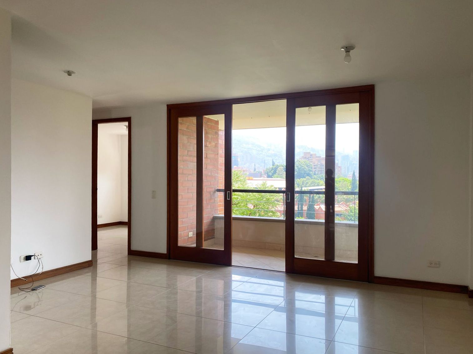 Apartamento en arriendo Antioquia Envigado Jardines 65 m2 Habitaciones 2 Baños 2 Garajes 2 Precio $3500000