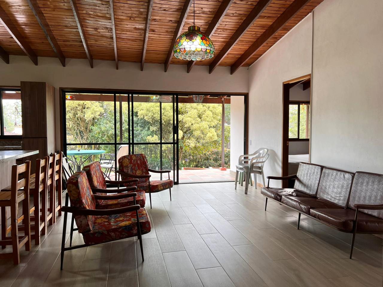 Casa en arriendo Antioquia La Ceja Centro 250 m2 Habitaciones 4 Baños 6 Garajes 4 Precio $6500000