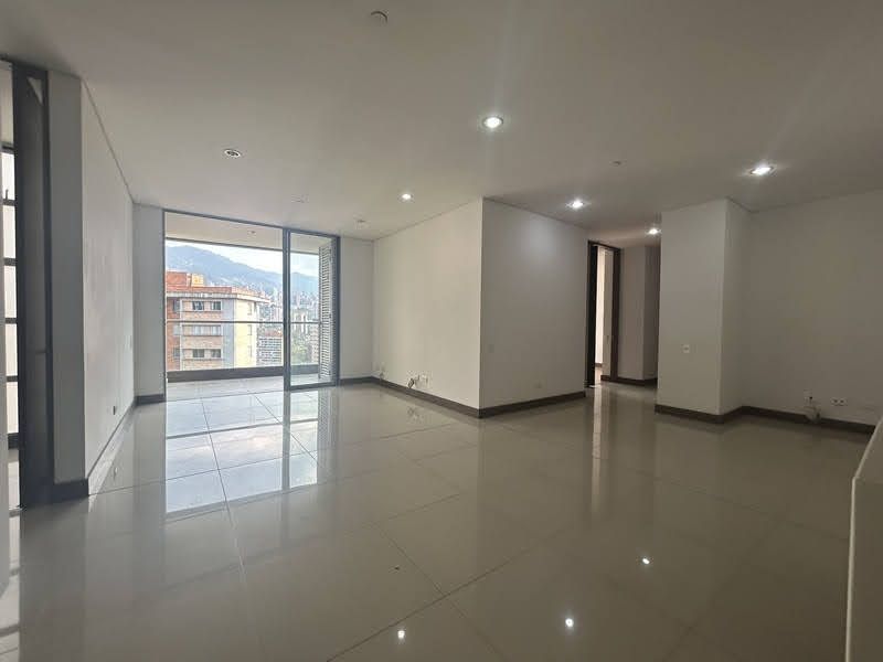 Apartamento en arriendo Antioquia Medellín Castropol 108 m2 Habitaciones 3 Baños 4 Garajes 3 Precio $5900000