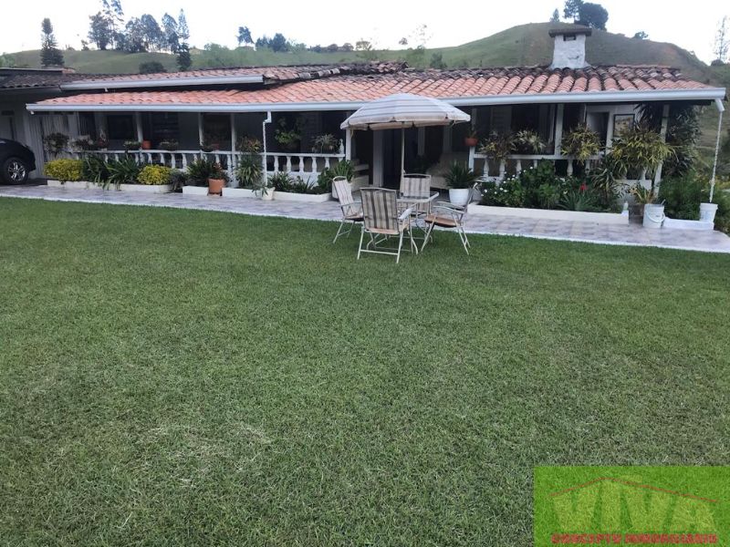 Finca en arriendo o venta Antioquia Guarne Santo Tomás 3800 m2 Habitaciones 5 Baños 4 Garajes 2 Precio venta $1400000000 Precio arriendo $6000000