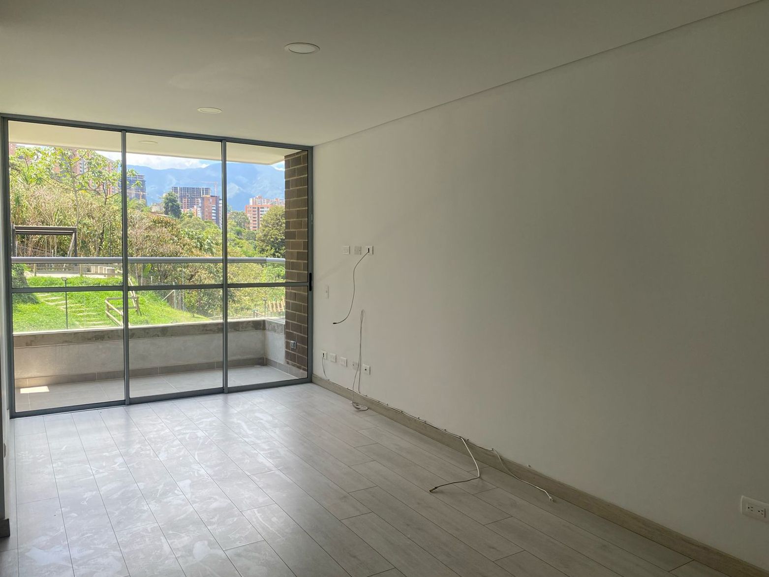 Apartamento en venta Antioquia Envigado La Paz 73 m2 Habitaciones 3 Baños 2 Garajes 2 Precio $480000000