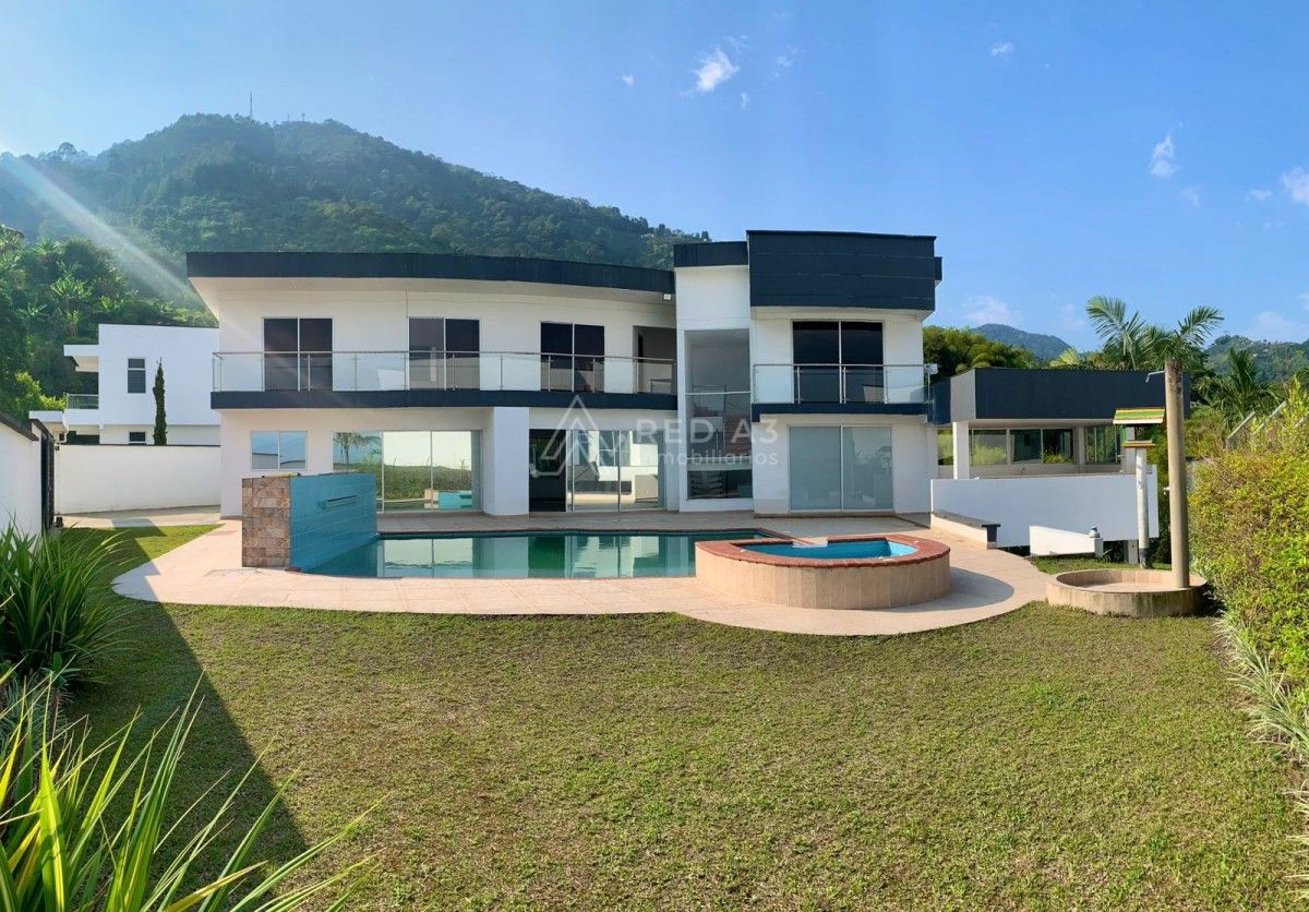 Casa en venta Risaralda Dosquebradas Dosquebradas 400 m2 Habitaciones 7 Baños 13 Garajes 8 Precio $1800000000