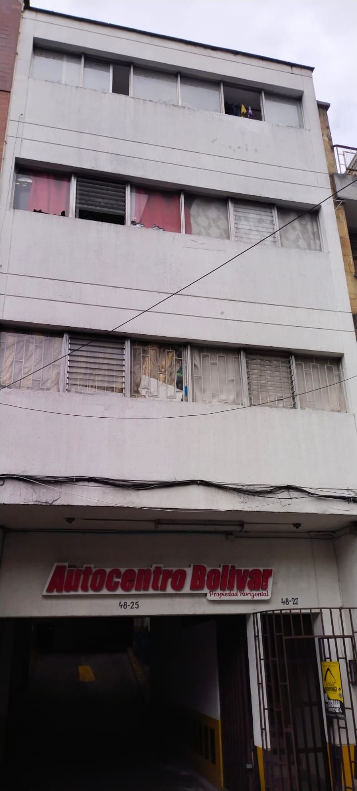 Inmuebles en Remate Parqueadero en venta Antioquia Medellín La Candelaria 24 m2 Habitaciones 0 Baños 0 Garajes 5 Precio $52000000